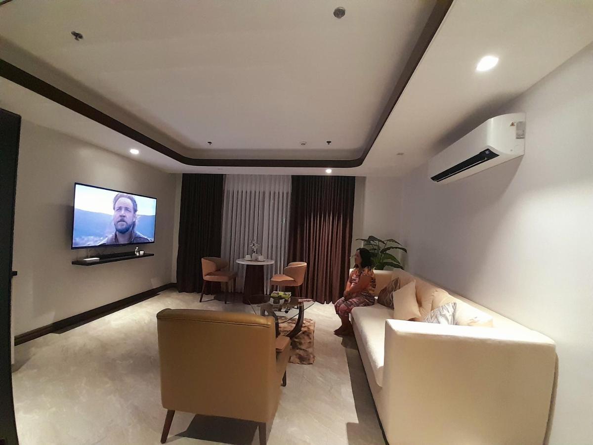One Euphoria Prime Suite Hotel Angeles Ngoại thất bức ảnh