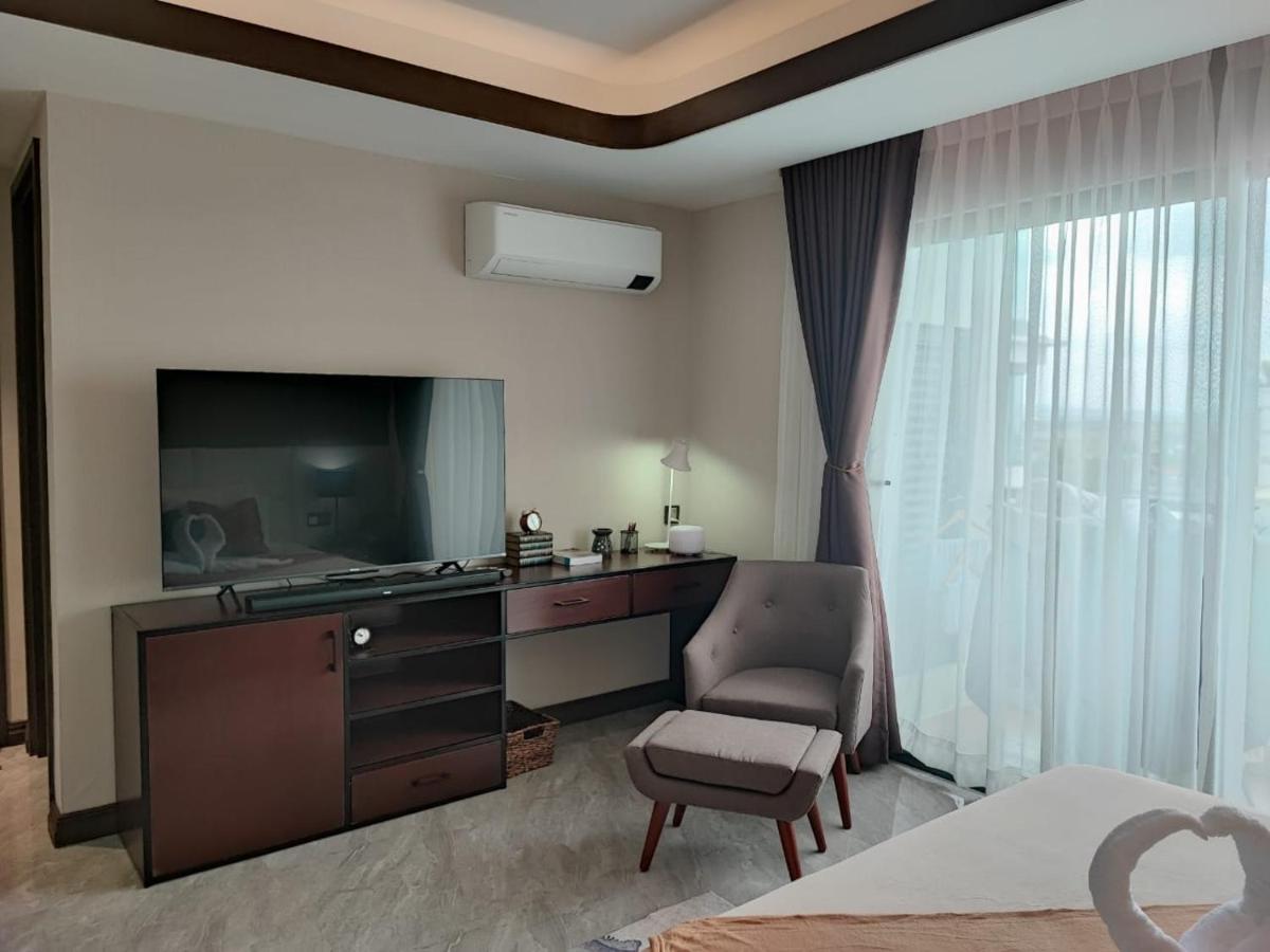 One Euphoria Prime Suite Hotel Angeles Ngoại thất bức ảnh