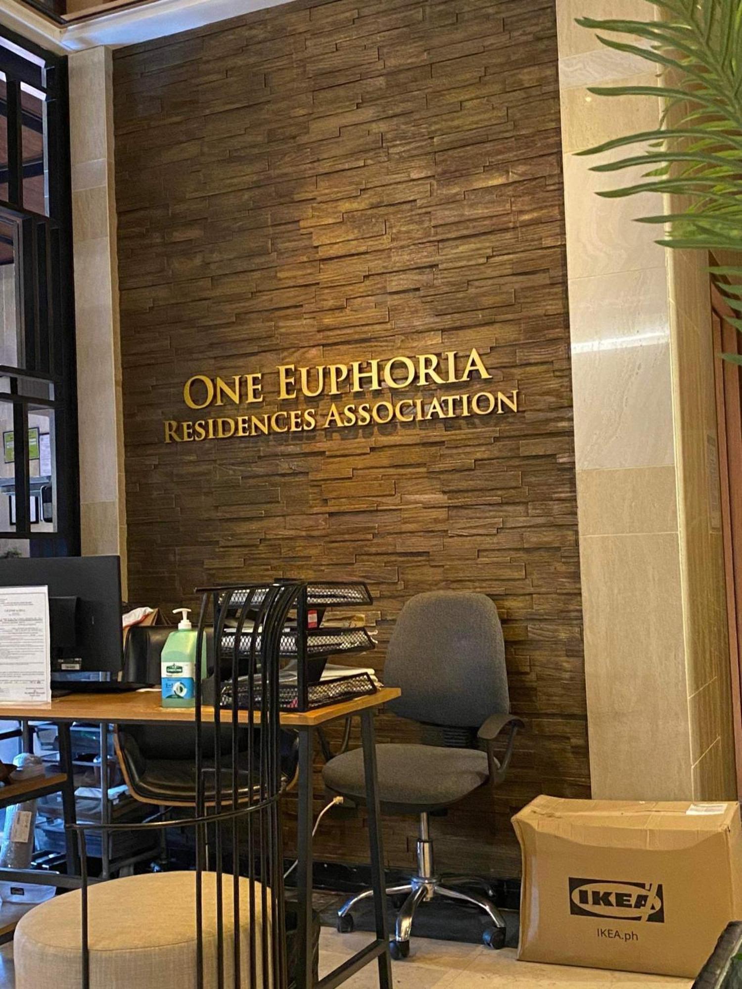 One Euphoria Prime Suite Hotel Angeles Ngoại thất bức ảnh