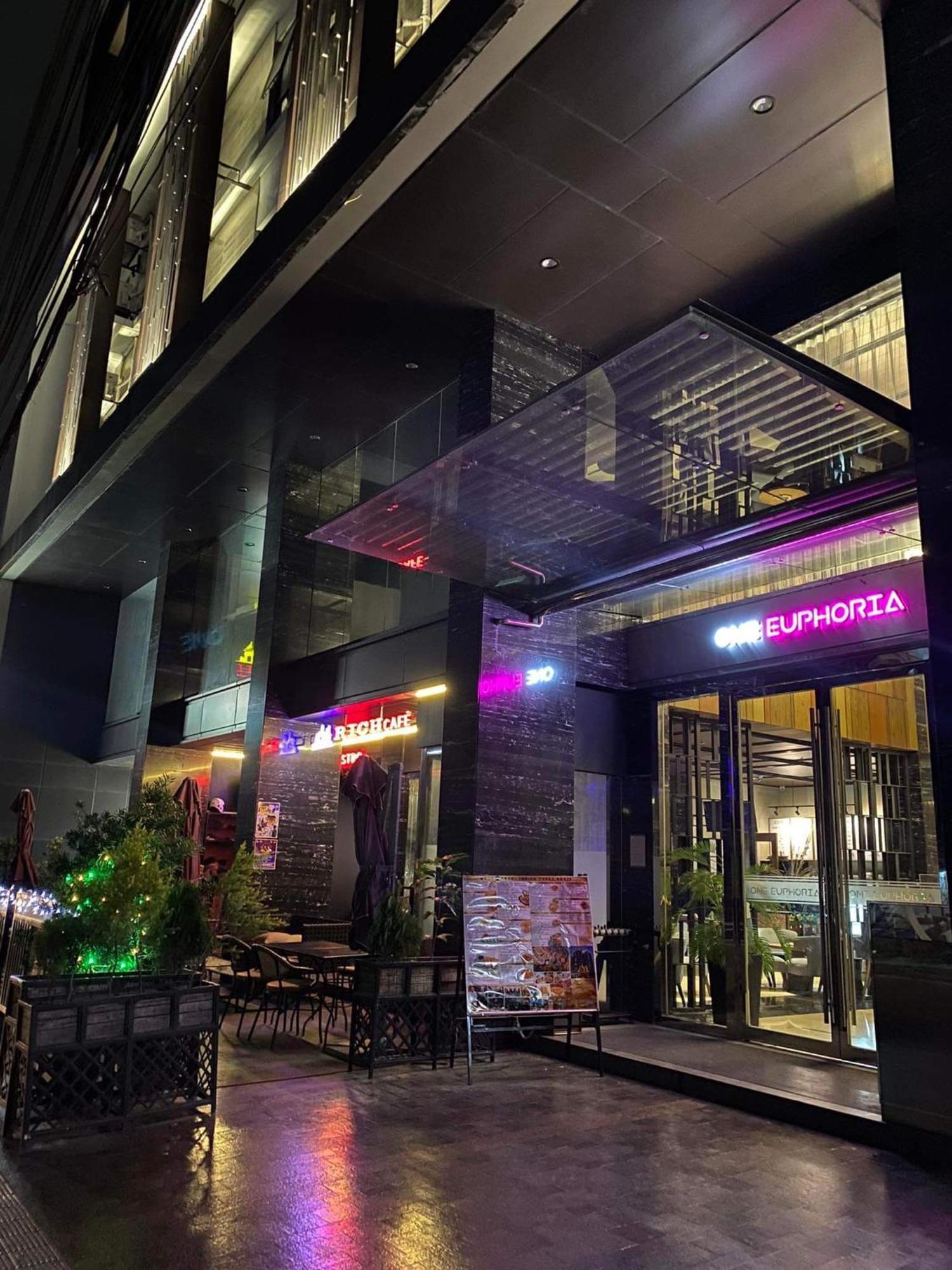 One Euphoria Prime Suite Hotel Angeles Ngoại thất bức ảnh